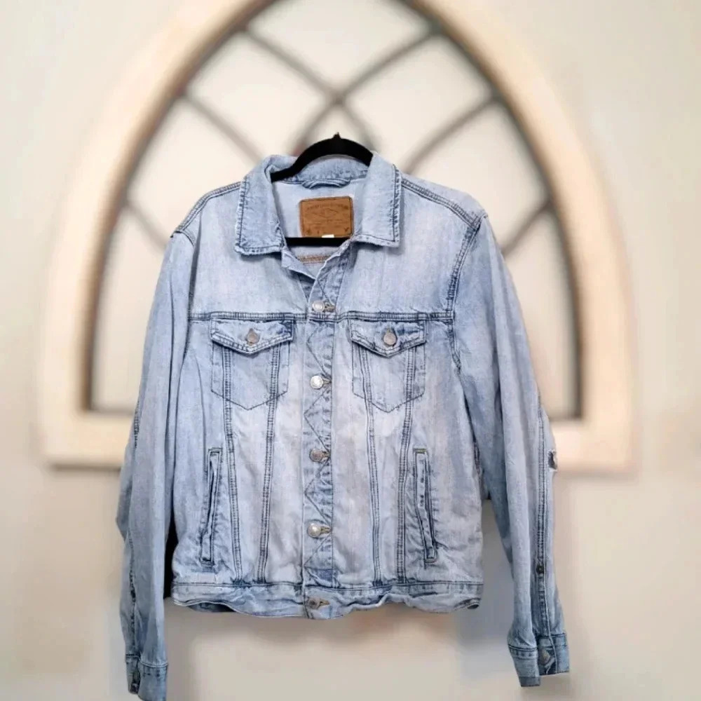 American Eagle Mens Distressed Jean Jacket Vintage Collection Size large